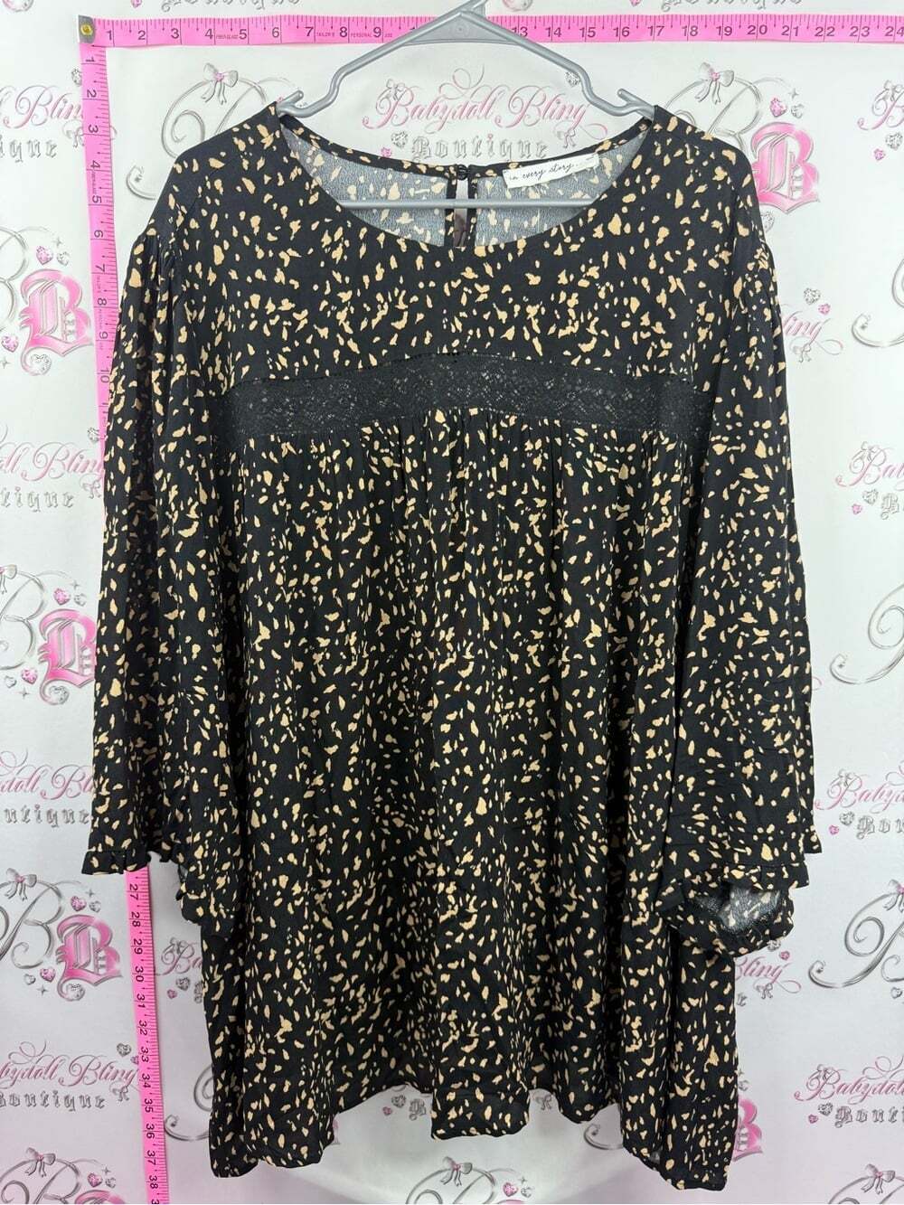 IN EVERY STORY blouse shirt Black and Tan Printed Lace-Trim Blouse